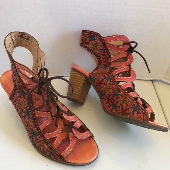 Beautiful L’Artiste spring step pink heeled flower sandals - Picture 4 of 15